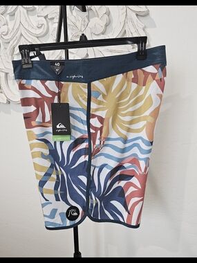 Quiksilver Men’s Multicolor Floral Boardshorts Swim Sz 40 NWT